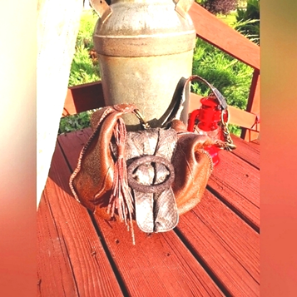 CHI BROWN LEATHER SHOULDER BAG